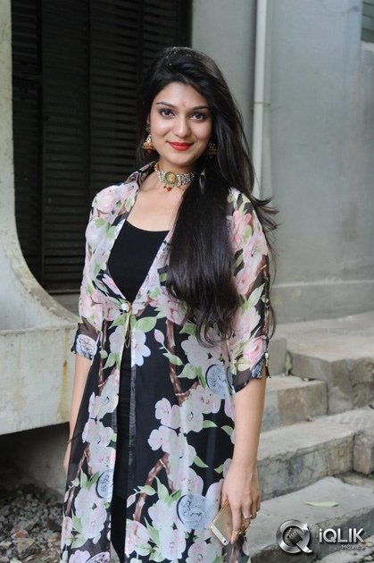 Siya-Gautham-at-Pilavani-Perantam-Movie-Opening